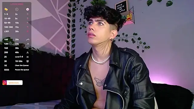 Snapshot of LyleBennett_ chatting on 12/09/24, 10:00 LyleBennett online show from 12/09/24, 10:00