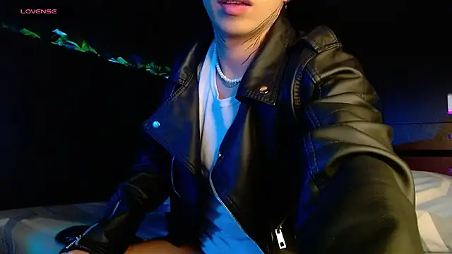 Snapshot of LyleBennett_ chatting on 12/18/24, 10:40 LyleBennett online show from 12/18/24, 10:40