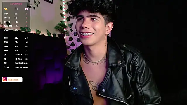 Snapshot of LyleBennett_ chatting on 01/30/25, 10:29 LyleBennett online show from 01/30/25, 10:29