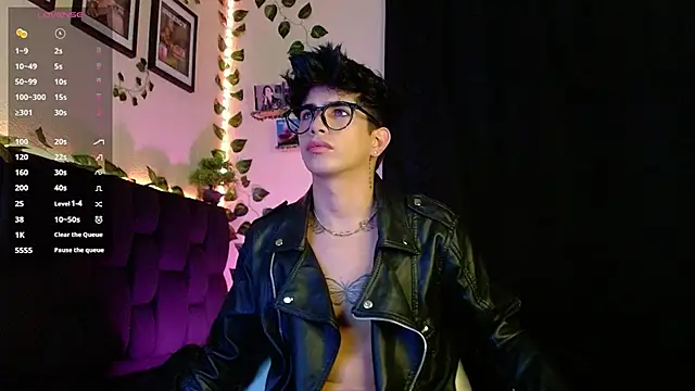 Snapshot of LyleBennett_ chatting on 02/01/25, 09:54 LyleBennett online show from 02/01/25, 09:54