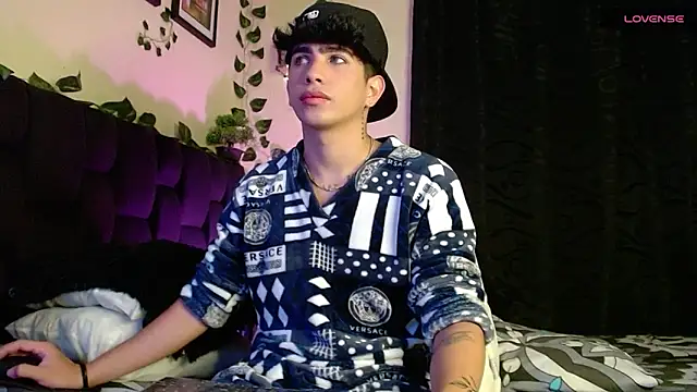 Snapshot of LyleBennett_ chatting on 02/17/25, 12:48 LyleBennett online show from 02/17/25, 12:48