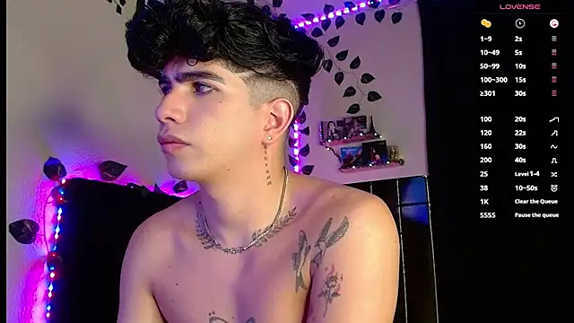 Snapshot of LyleBennett_ chatting on 02/25/25, 10:47 LyleBennett online show from 02/25/25, 10:47