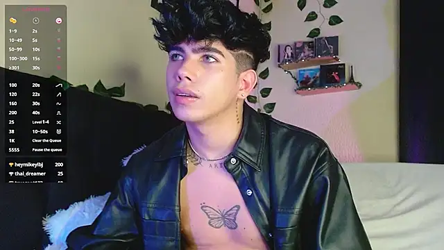 Snapshot of LyleBennett_ chatting on 03/22/25, 01:52 LyleBennett online show from 03/22/25, 01:52