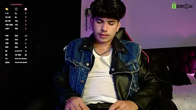 Snapshot of LyleBennett_ chatting on 09/09/25, 12:59 LyleBennett online show from 09/09/25, 12:59