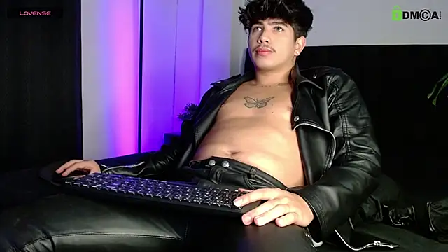 Snapshot of LyleBennett_ chatting on 09/24/25, 01:36 LyleBennett online show from 09/24/25, 01:36