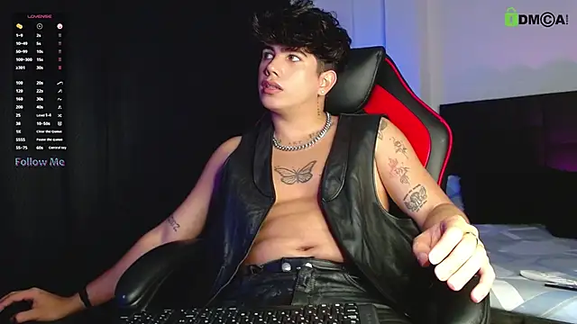 Snapshot of LyleBennett_ chatting on 10/08/25, 12:52 LyleBennett online show from 10/08/25, 12:52