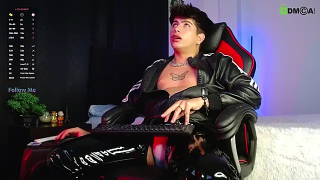 Snapshot of LyleBennett_ chatting on 10/09/25, 12:58 LyleBennett online show from 10/09/25, 12:58