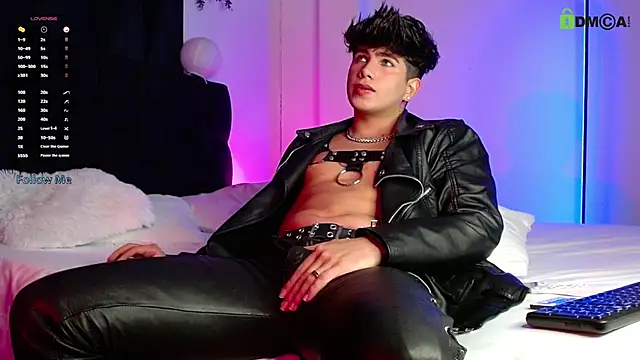 Snapshot of LyleBennett_ chatting on 10/21/25, 10:27 LyleBennett online show from 10/21/25, 10:27