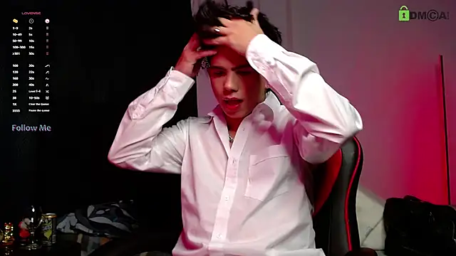 Snapshot of LyleBennett_ chatting on 10/31/25, 11:11 LyleBennett online show from 10/31/25, 11:11