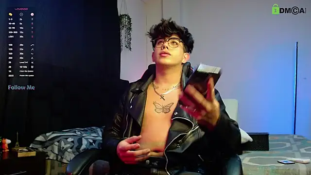 Snapshot of LyleBennett_ chatting on 11/03/25, 12:06 LyleBennett online show from 11/03/25, 12:06