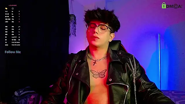 Snapshot of LyleBennett_ chatting on 11/07/25, 11:21 LyleBennett online show from 11/07/25, 11:21