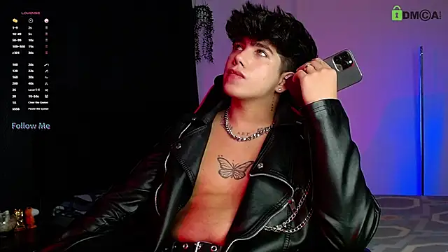 Snapshot of LyleBennett_ chatting on 11/10/25, 11:42 LyleBennett online show from 11/10/25, 11:42