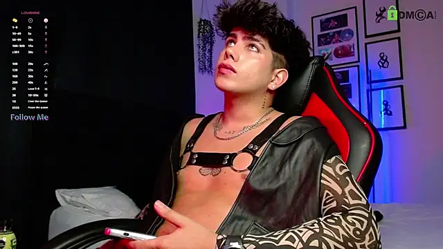 Snapshot of LyleBennett_ chatting on 12/04/25, 12:14 LyleBennett online show from 12/04/25, 12:14