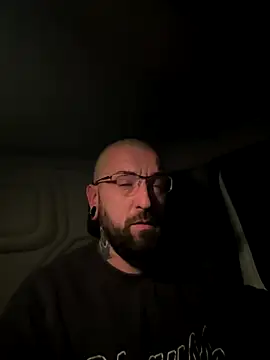 Snapshot of _Haptic_ chatting on 11/21/25, 02:54 Haptic online show from 11/21/25, 02:54