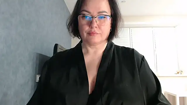 Nora Star online show from 11/12/25, 06:30