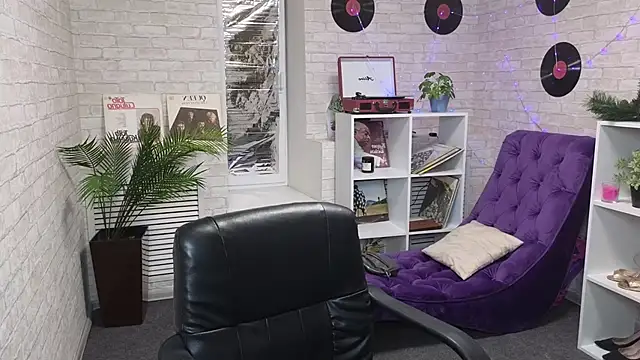 Snapshot of Nika_Kitten chatting on 02/19/25, 02:34 Nika Kitten online show from 02/19/25, 02:34