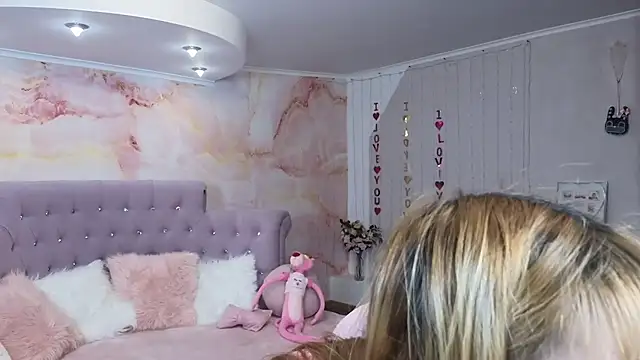 Snapshot of Nika_Kitten chatting on 03/07/25, 02:45 Nika Kitten online show from 03/07/25, 02:45