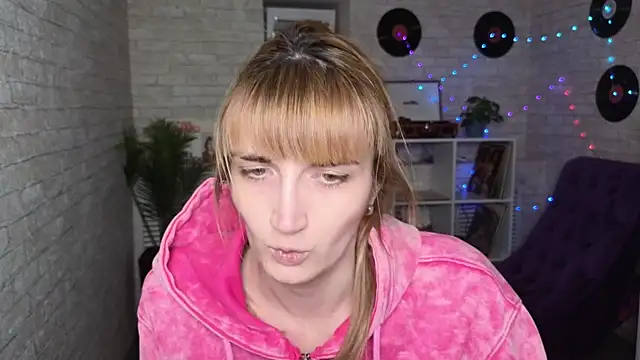 Snapshot of Nika_Kitten chatting on 03/17/25, 05:05 Nika Kitten online show from 03/17/25, 05:05