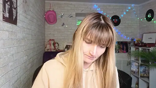 Snapshot of Nika_Kitten chatting on 09/29/25, 04:23 Nika Kitten online show from 09/29/25, 04:23