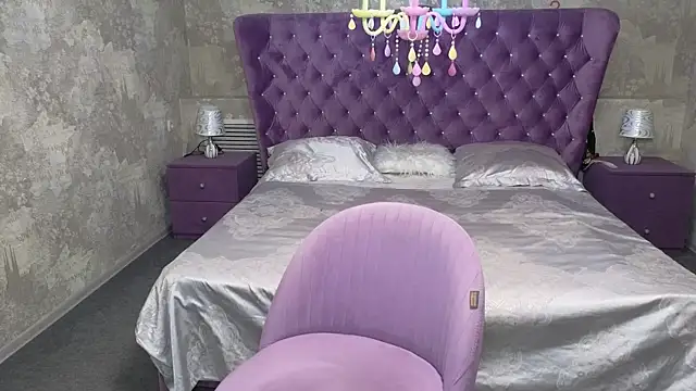 Snapshot of Nika_Kitten chatting on 10/15/25, 03:45 Nika Kitten online show from 10/15/25, 03:45