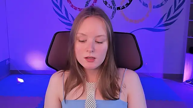 Snapshot of VivienLeeigh chatting on 12/08/24, 12:08 VivienLeeigh online show from 12/08/24, 12:08