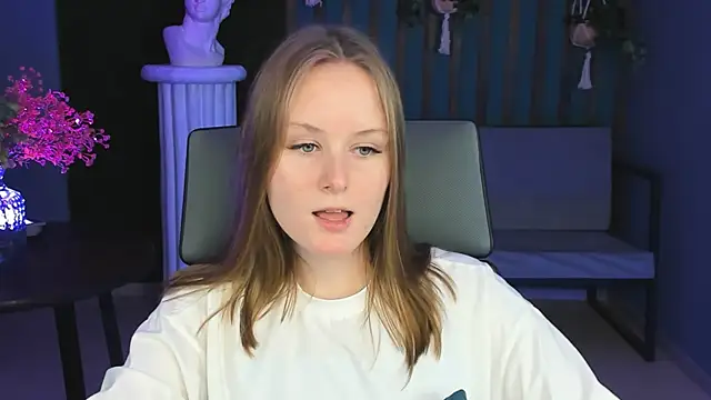 Snapshot of VivienLeeigh chatting on 12/18/24, 07:19 VivienLeeigh online show from 12/18/24, 07:19