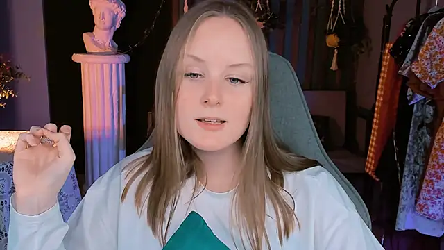 Snapshot of VivienLeeigh chatting on 12/28/24, 07:11 VivienLeeigh online show from 12/28/24, 07:11