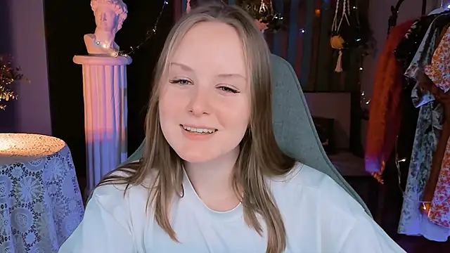 Snapshot of VivienLeeigh chatting on 12/28/24, 10:13 VivienLeeigh online show from 12/28/24, 10:13