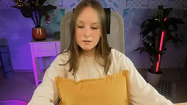 Snapshot of VivienLeeigh chatting on 01/08/25, 01:20 VivienLeeigh online show from 01/08/25, 01:20