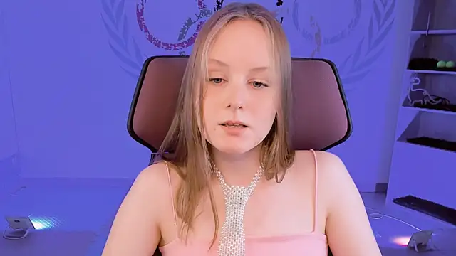 Snapshot of VivienLeeigh chatting on 01/09/25, 04:17 VivienLeeigh online show from 01/09/25, 04:17