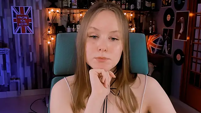 Snapshot of VivienLeeigh chatting on 01/14/25, 04:18 VivienLeeigh online show from 01/14/25, 04:18