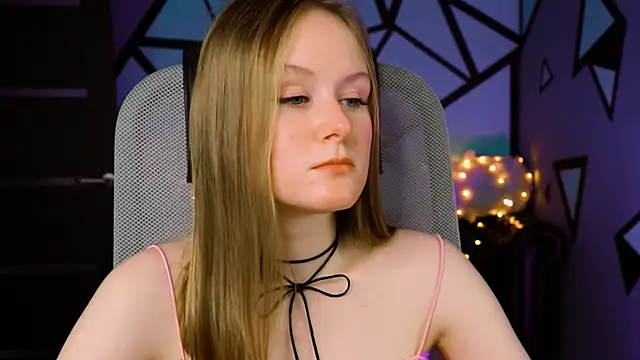 Snapshot of VivienLeeigh chatting on 01/19/25, 12:17 VivienLeeigh online show from 01/19/25, 12:17