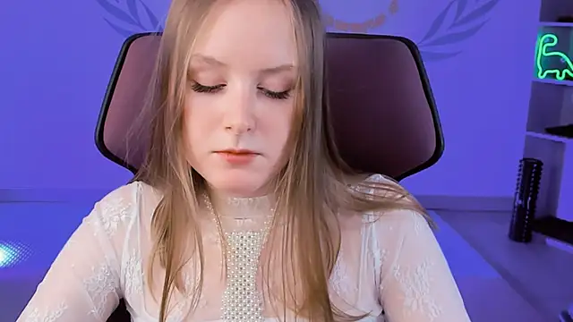 Snapshot of VivienLeeigh chatting on 02/07/25, 05:29 VivienLeeigh online show from 02/07/25, 05:29