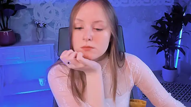 Snapshot of VivienLeeigh chatting on 02/08/25, 09:03 VivienLeeigh online show from 02/08/25, 09:03