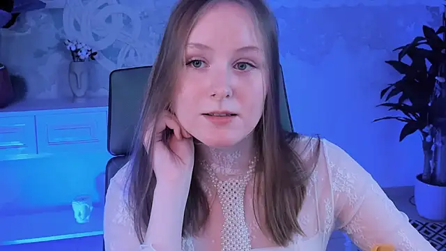 Snapshot of VivienLeeigh chatting on 02/08/25, 12:06 VivienLeeigh online show from 02/08/25, 12:06