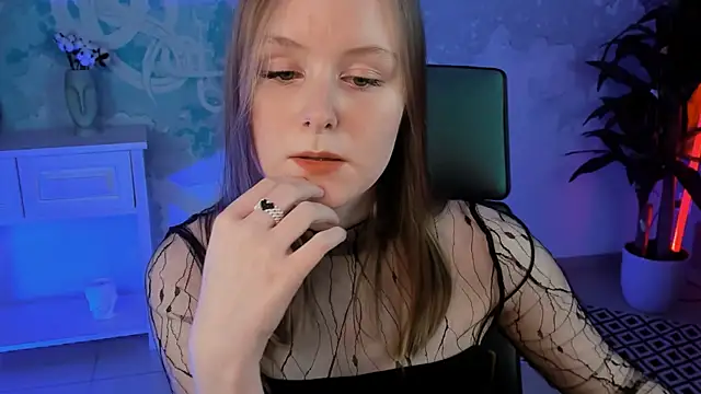 Snapshot of VivienLeeigh chatting on 02/11/25, 04:24 VivienLeeigh online show from 02/11/25, 04:24