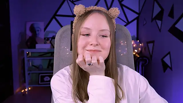 Snapshot of VivienLeeigh chatting on 02/13/25, 01:15 VivienLeeigh online show from 02/13/25, 01:15