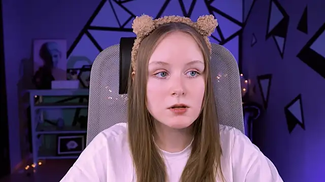 Snapshot of VivienLeeigh chatting on 02/13/25, 07:21 VivienLeeigh online show from 02/13/25, 07:21