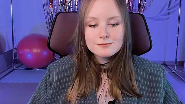 Snapshot of VivienLeeigh chatting on 02/16/25, 12:10 VivienLeeigh online show from 02/16/25, 12:10