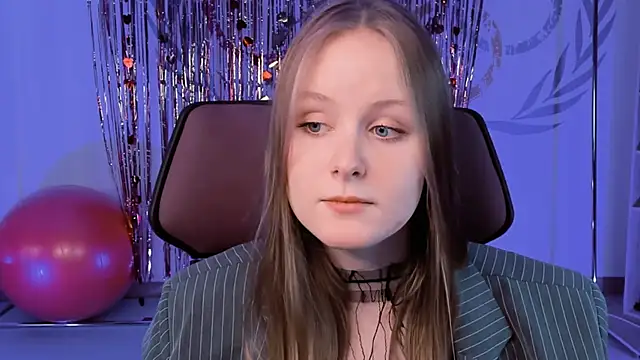 Snapshot of VivienLeeigh chatting on 02/16/25, 06:21 VivienLeeigh online show from 02/16/25, 06:21