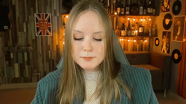 Snapshot of VivienLeeigh chatting on 02/20/25, 04:14 VivienLeeigh online show from 02/20/25, 04:14