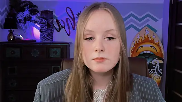 Snapshot of VivienLeeigh chatting on 02/22/25, 03:25 VivienLeeigh online show from 02/22/25, 03:25