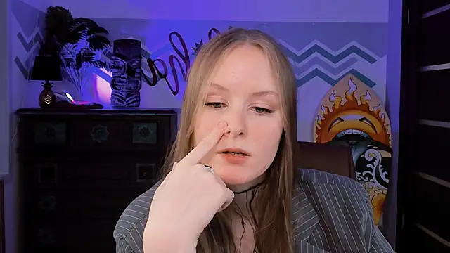 Snapshot of VivienLeeigh chatting on 02/23/25, 12:16 VivienLeeigh online show from 02/23/25, 12:16