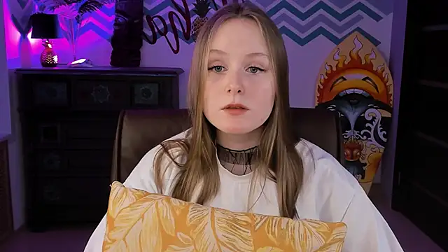 Snapshot of VivienLeeigh chatting on 03/02/25, 12:11 VivienLeeigh online show from 03/02/25, 12:11