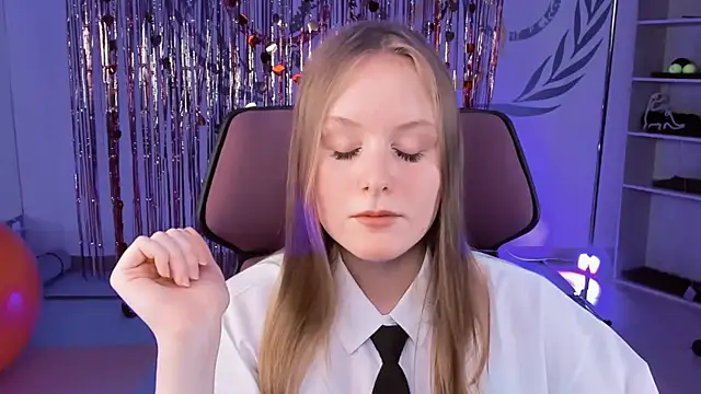 Snapshot of VivienLeeigh chatting on 03/07/25, 05:17 VivienLeeigh online show from 03/07/25, 05:17