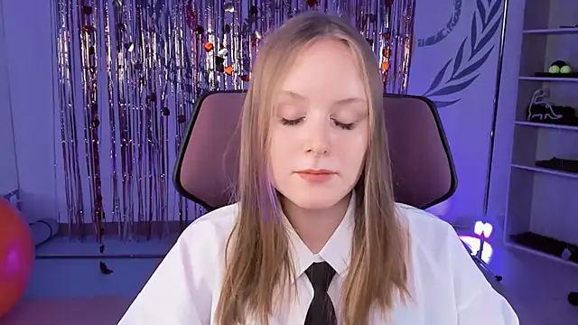 Snapshot of VivienLeeigh chatting on 03/07/25, 08:22 VivienLeeigh online show from 03/07/25, 08:22