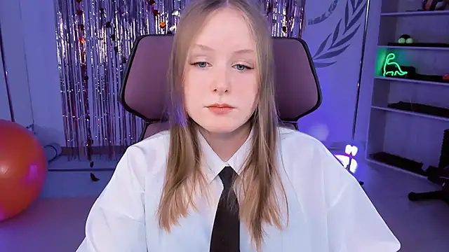 Snapshot of VivienLeeigh chatting on 03/09/25, 09:02 VivienLeeigh online show from 03/09/25, 09:02