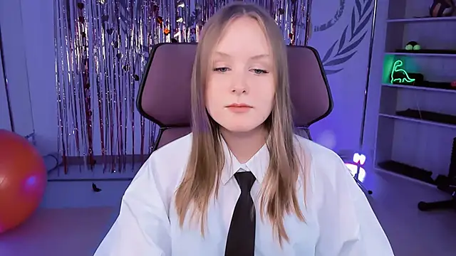 Snapshot of VivienLeeigh chatting on 03/09/25, 12:09 VivienLeeigh online show from 03/09/25, 12:09