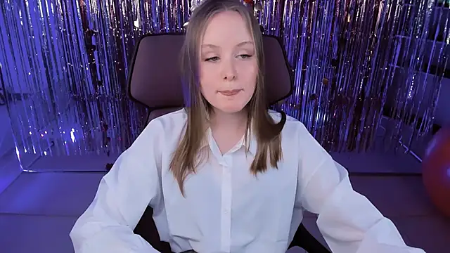 Snapshot of VivienLeeigh chatting on 03/17/25, 07:26 VivienLeeigh online show from 03/17/25, 07:26