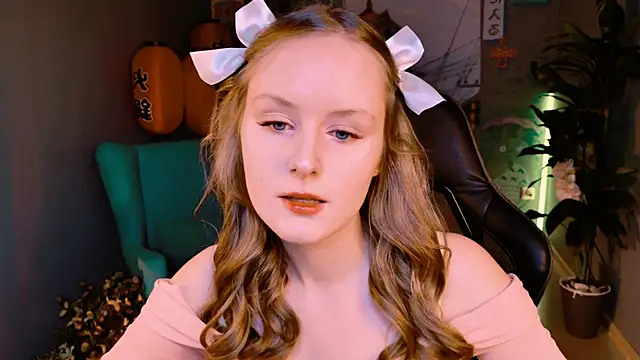 Snapshot of VivienLeeigh chatting on 09/14/25, 09:08 VivienLeeigh online show from 09/14/25, 09:08